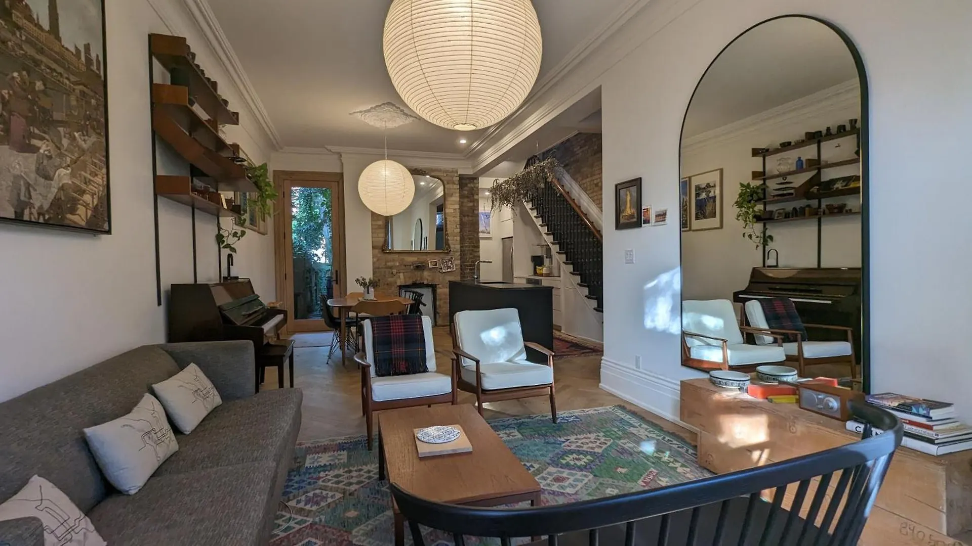 Kontakte von Stunning Victorian In Downtown